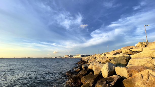 在海岸线上图片下载