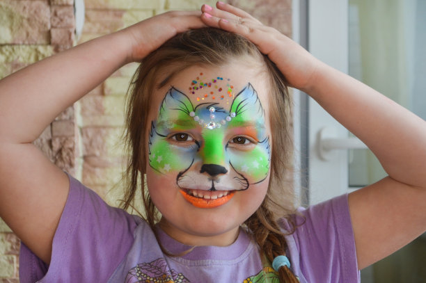 快乐画小孩看图片下载