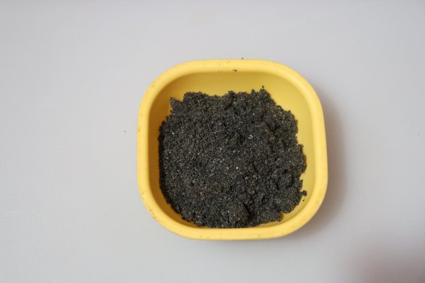 有机天然Til古尔或芝麻粉，白色背景图片下载