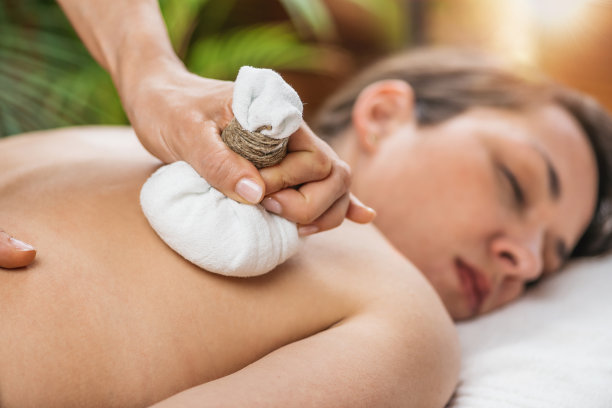 草药球按压按摩图片下载