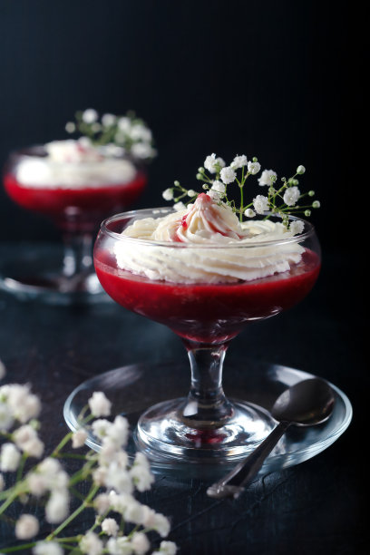 覆盆子草莓甜品配芝士奶油图片下载