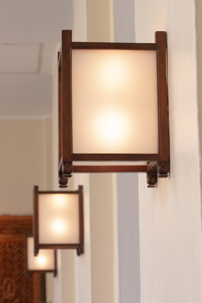 2006年11月12日，现代壁灯装饰客厅室内图片下载