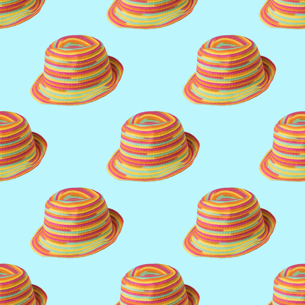 蓝色背景上五颜六色的夏季帽子图案。图片下载