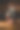 女人的手握住罐子，小心翼翼地将牛奶倒入装有咖啡和冰块的玻璃杯中图片下载