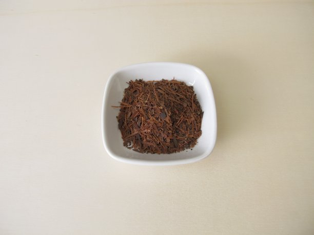 木板上放着拉帕乔茶图片下载