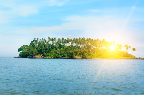Barberyn岛和灯塔，蓝绿色的海洋和日落。斯里兰卡。概念-度假和旅游。图片下载