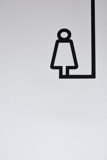 白色墙壁背景上的女厕所黑色轮廓标志图片下载