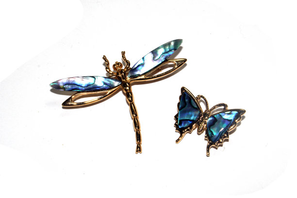 白色背景上的漂亮珠宝图片下载