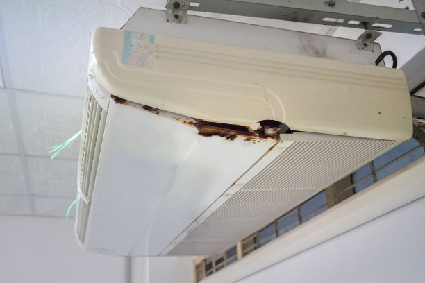 空调风机盘管生锈。图片下载