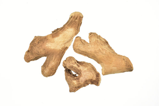 用剪接路径在白色背景上分离的干姜图片下载