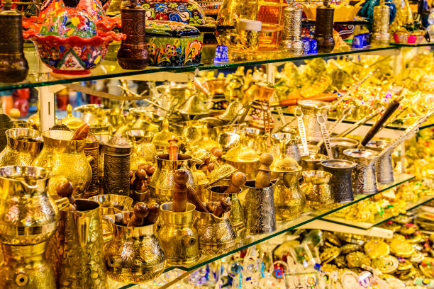 土耳其集市上出售的彩色纪念品图片下载
