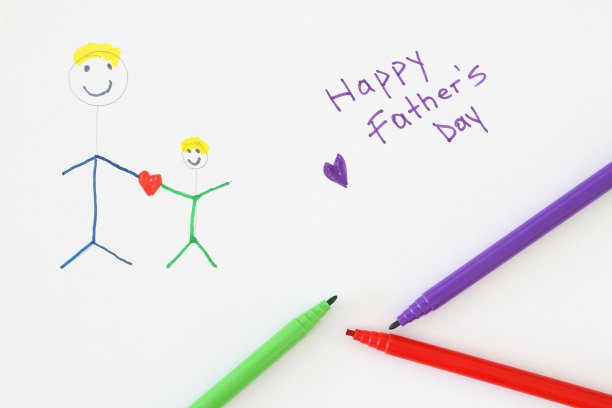 孩子的父亲节快乐画和彩色铅笔的白色图片下载