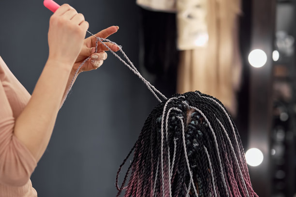 美容院大师作品，非洲式辫子和发辫图片下载