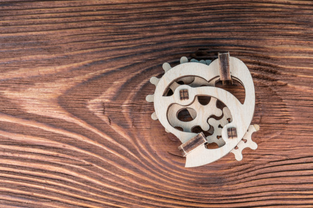 机械心脏和齿轮。图片下载