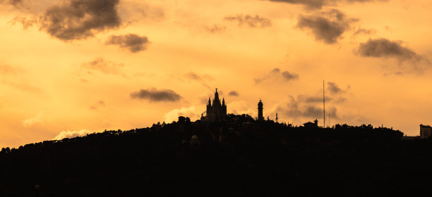 科尔塞拉山脉的日落。图片下载