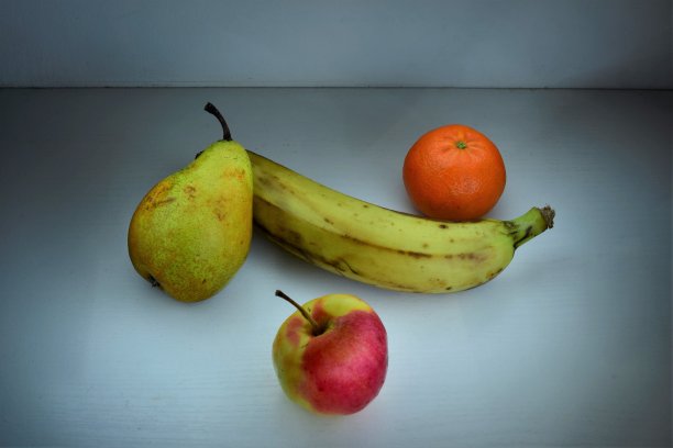 桌上放着水果图片下载