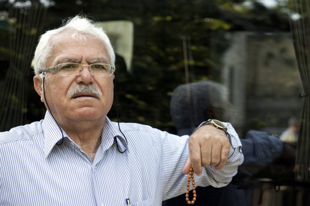 土耳其中年男人面部特写图片下载