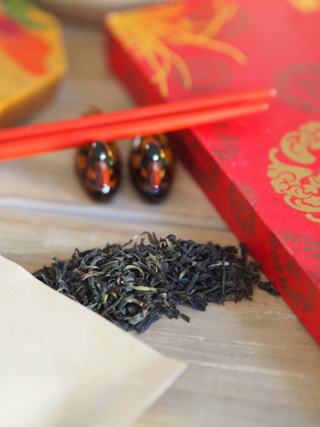 茉莉花绿茶与切碎的棍棒和中国装饰图片下载