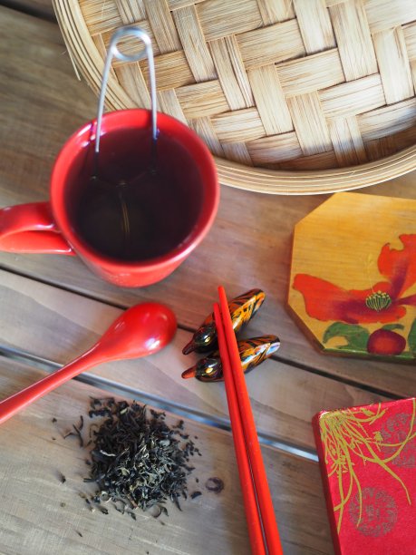 茉莉花绿茶与切碎的棍棒和中国装饰图片下载