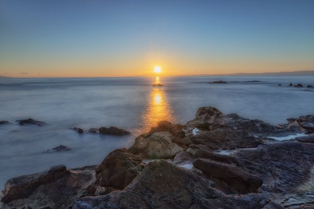 日本神奈川县城岛的冬日落日图片下载