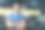积极的白种人健身运动教练锻炼保持肌肉和二头肌的健康。健美运动员男性双臂交叉微笑地站在体育场或健身俱乐部的镜头前图片下载