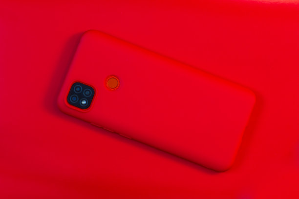 红色背景，硅胶外壳，红色智能手机图片下载