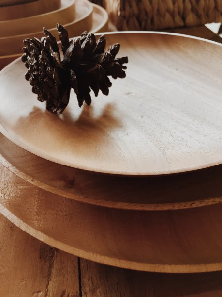 木制的盘子图片下载