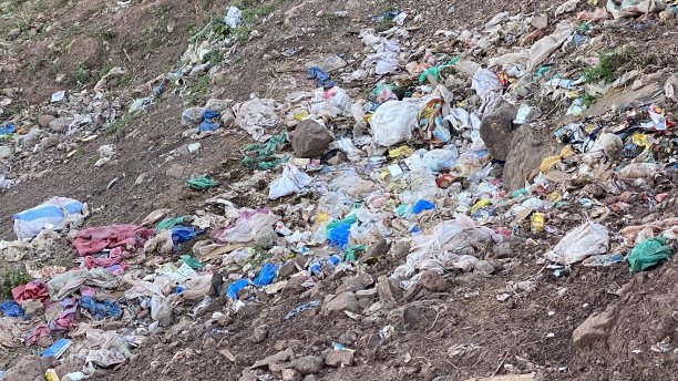 露天的城市垃圾图片下载