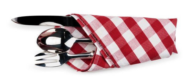 一套用餐巾包着的餐具，孤立在白色背景上图片下载