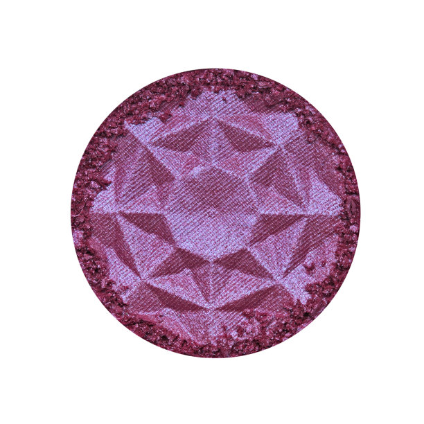 圆形干燥破碎的紫色眼影孤立在白色上图片下载