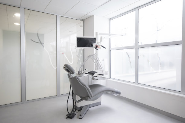 牙科检查室和大窗户图片下载
