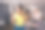 年轻女子对着麦克风唱歌在家庭聚会上玩。单身派对，卡拉ok，音乐会和假日的概念图片下载