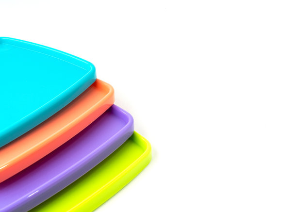 彩色塑料容器盖隔离在白色背景。图片下载