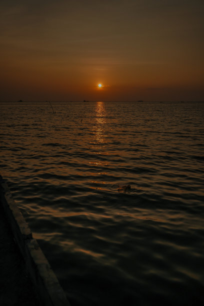《太阳从海边升起图片下载