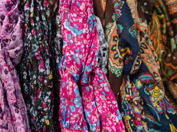 市场上的彩色毛巾图片下载