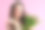 轻松优雅的女性在粉红色的花裙子图片下载