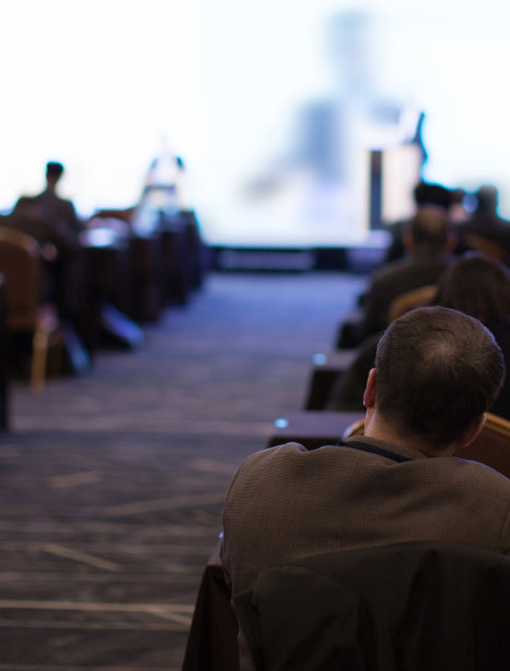 会议照片：听众与演讲者，CEO论坛研讨会图片下载