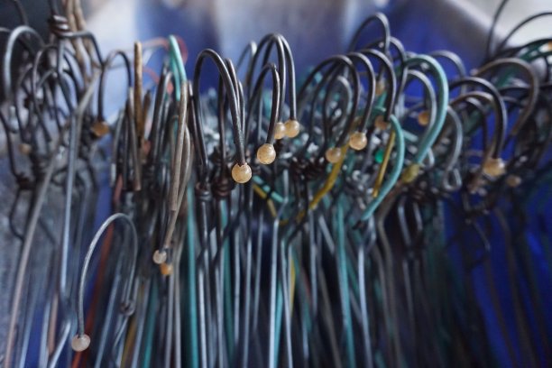 晾衣服用的铁衣架图片下载