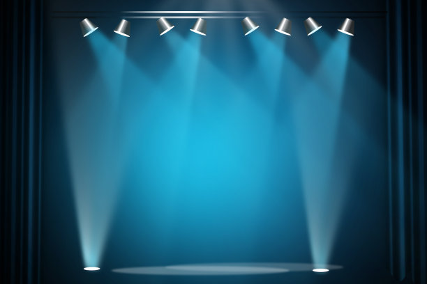 音乐会舞台剧院与泛光灯和抽象的空地板展示聚光灯在舞台背景。图片下载