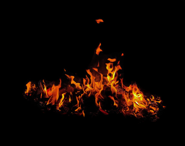 红色火焰火焰抽象照片在黑色的背景图片下载