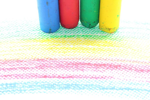 4个可爱的蜡笔图片下载