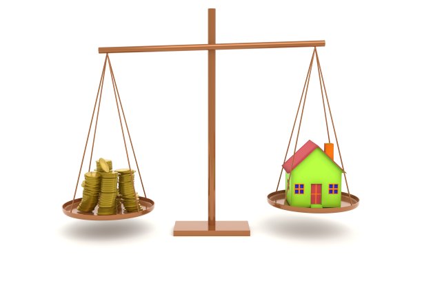 3 d演示。有硬币和房子的天平图片下载
