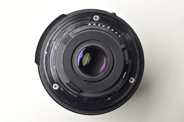 后视图的摄影镜头上的白色背景图片下载