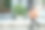 一个面目全非的人提着公文包出门图片下载