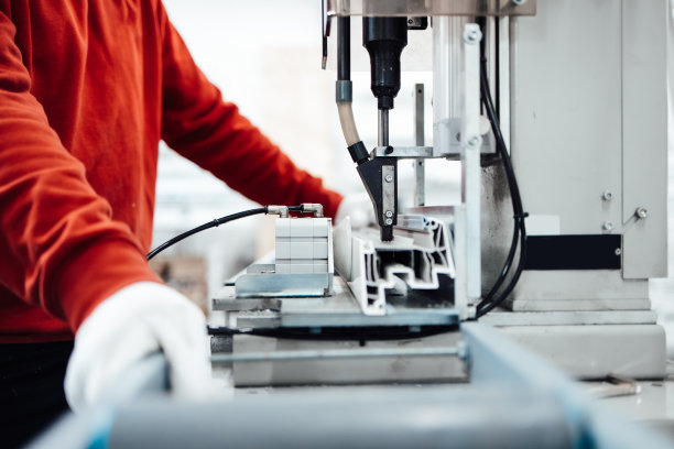 工厂内饰制造PVC门窗。图片下载