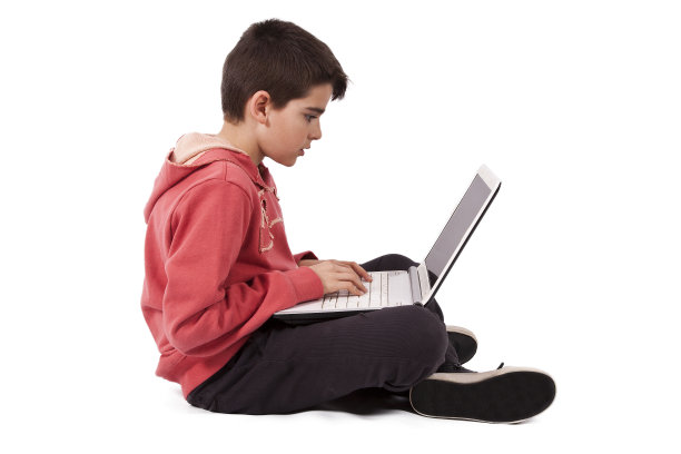 孩子与电脑隔离白色图片下载