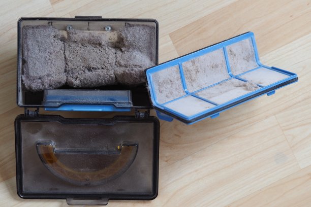 吸尘器机器人可更换的充满灰尘的塑料容器图片下载