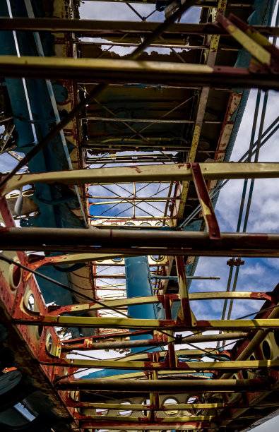 废弃的飞机，旧的an-2在露天。图片下载