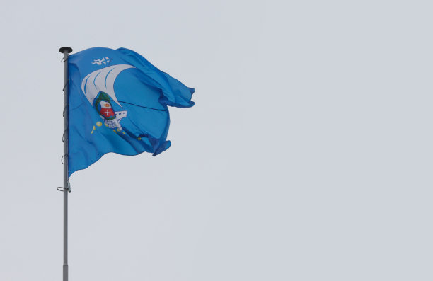 加里宁格勒的国旗在风中飘扬。图片下载