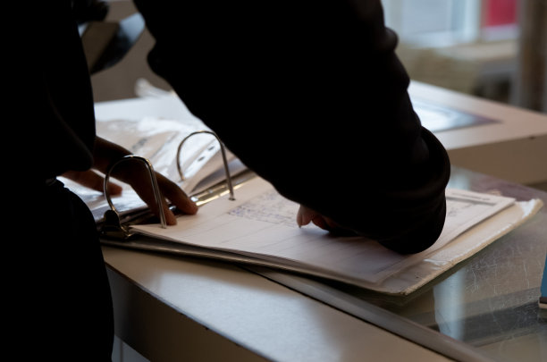 保安。检查他的轮班。图片下载